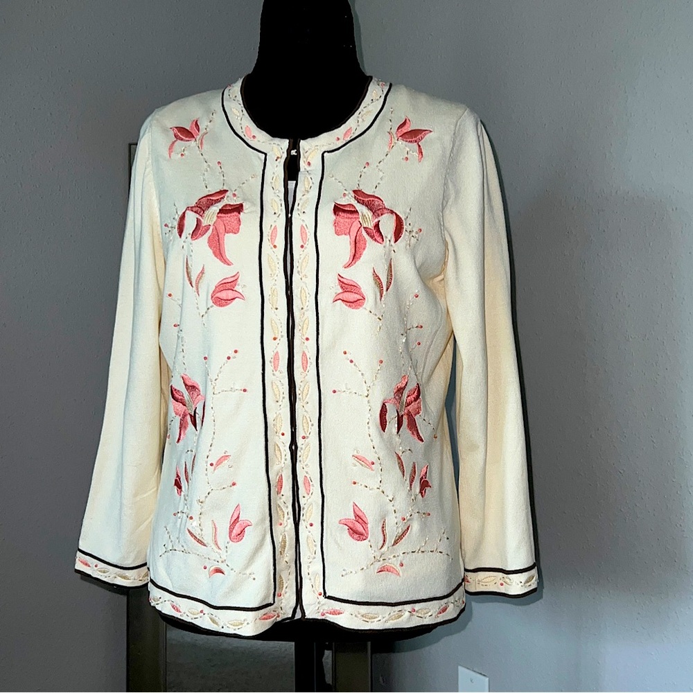 Ann Taylor sweater M Embroidered with lining color Pearl good condition